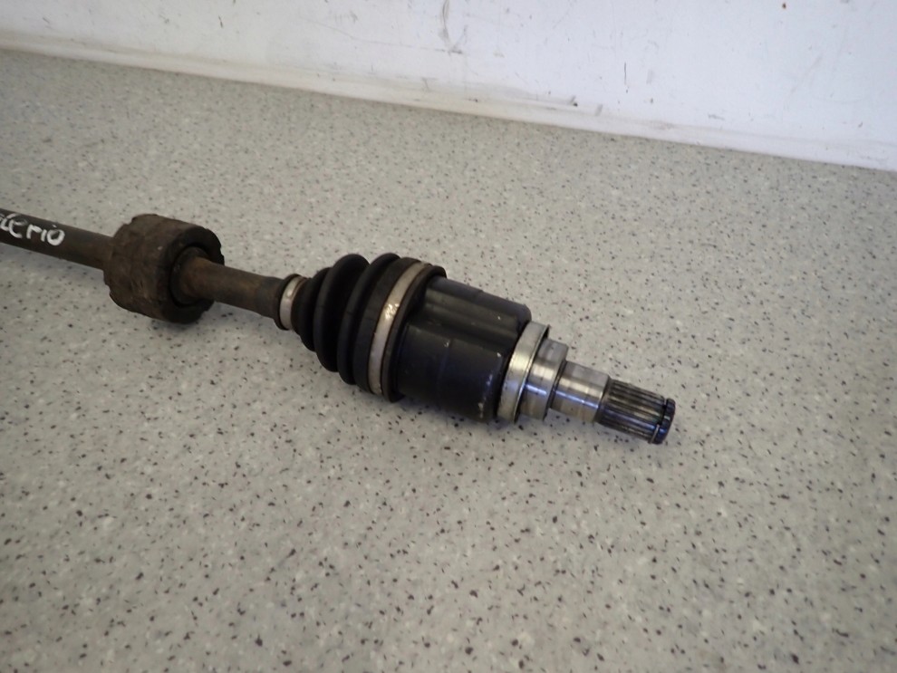 SUZUKI CELERIO 1.0i 14-19 PÓŁOŚ PRZEDNIA PRAWA 3/4