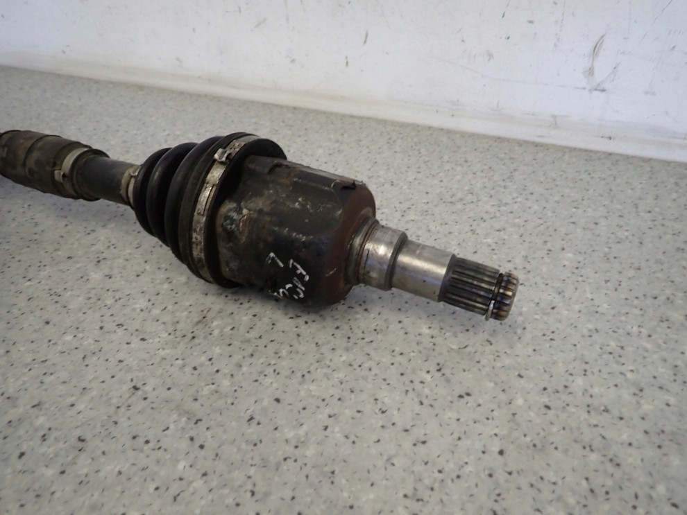 TOYOTA COROLLA E12 04-07 1.4 D4D PÓŁOŚ LEWA KRÓTKA 5/6