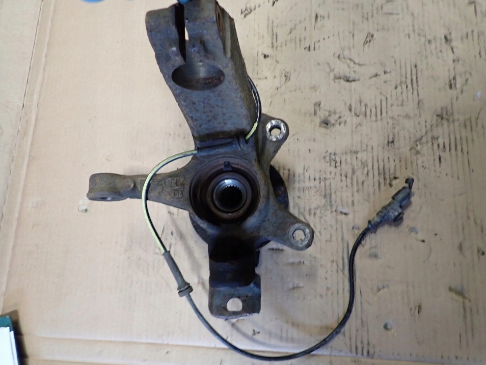 TOYOTA AYGO 05-12 ZWROTNICA PRZEDNIA LEWA PIASTA 3/4