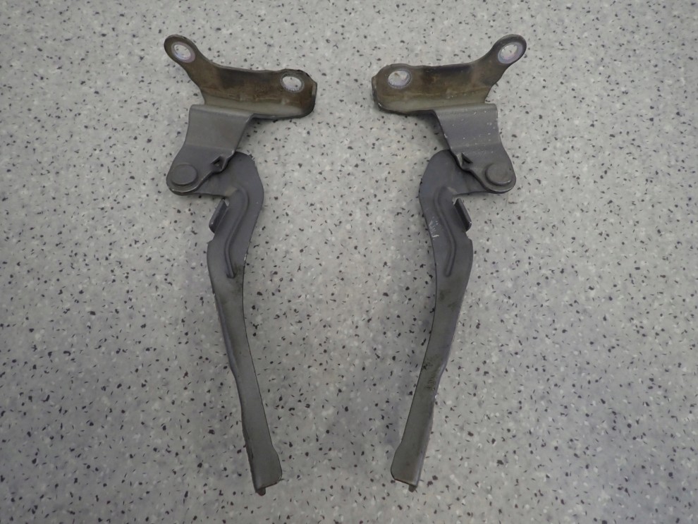 KIA RIO 05-10 ZAWIASY MASKI LEWY PRAWY KOMPLET 1/3