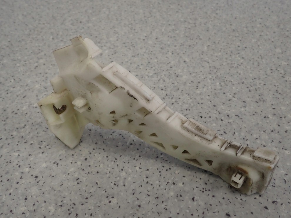 MAZDA 3 MAZDA3 4d 03- ŚLIZG ZDERZAKA PRZEDNI PRAWY 1/3