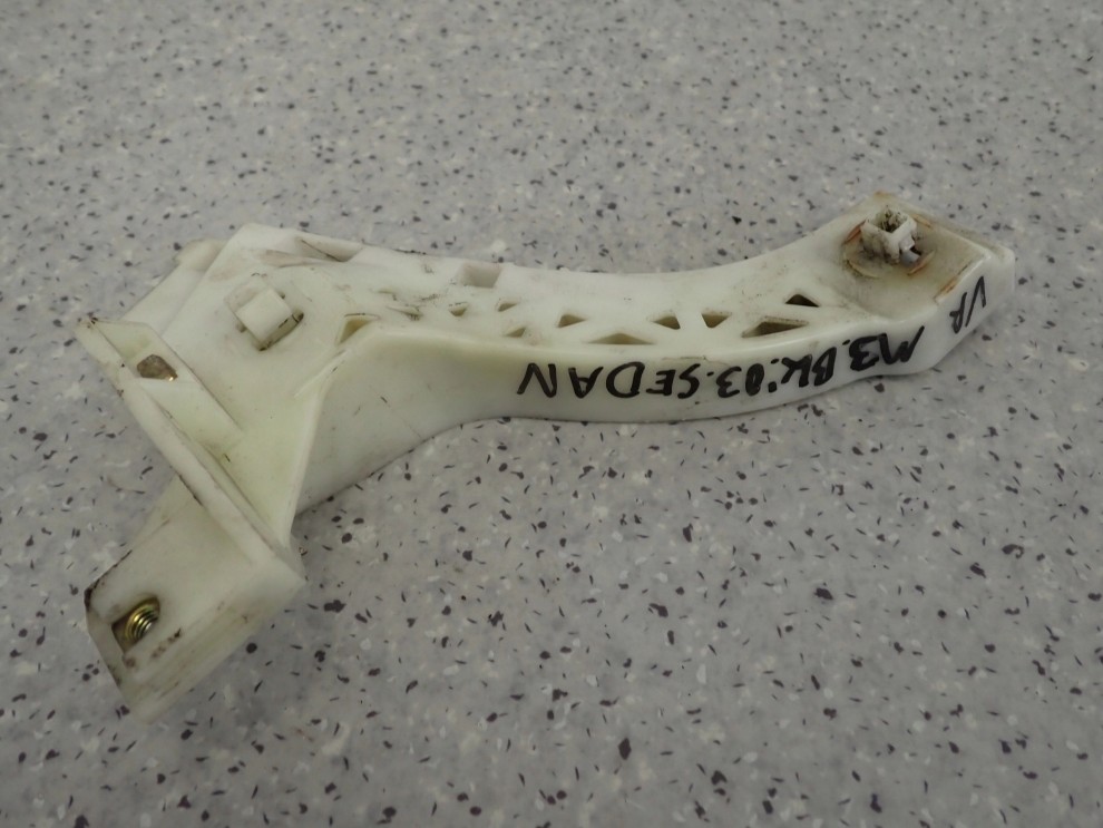 MAZDA 3 MAZDA3 4d 03- ŚLIZG ZDERZAKA PRZEDNI PRAWY 2/3