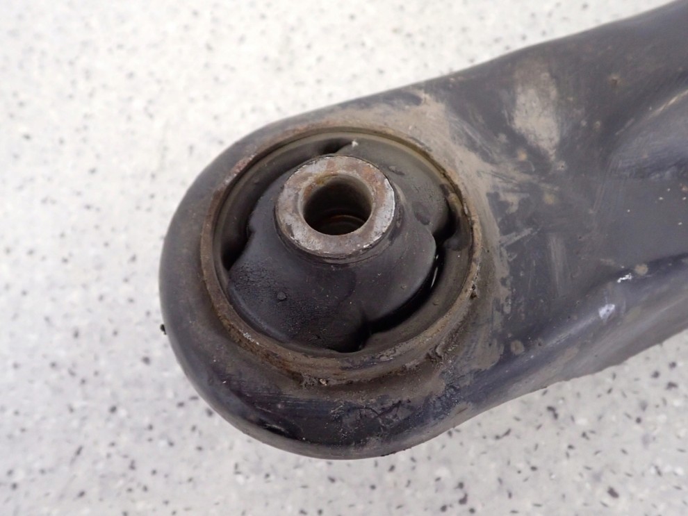 SUZUKI CELERIO 14-19 WAHACZ PRZEDNI PRAWY 2/4