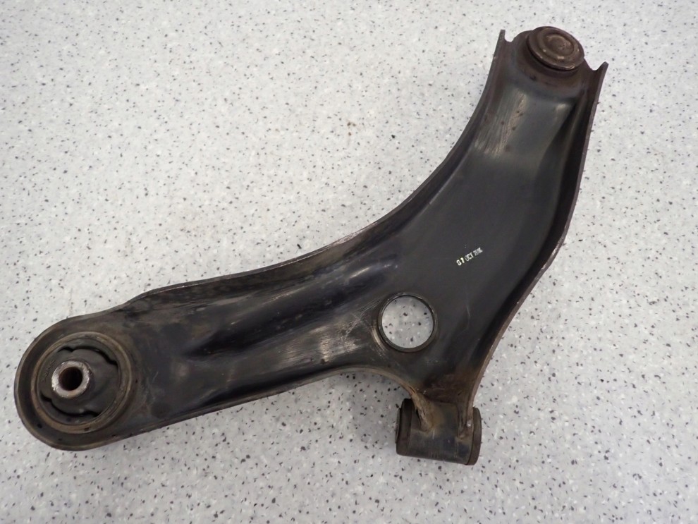 SUZUKI CELERIO 14-19 WAHACZ PRZEDNI PRAWY 3/4