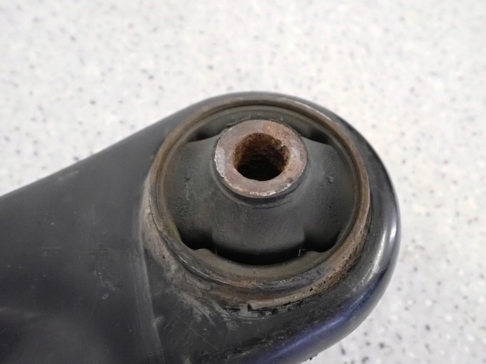 SUZUKI CELERIO 14-19 WAHACZ PRZEDNI LEWY 4/5