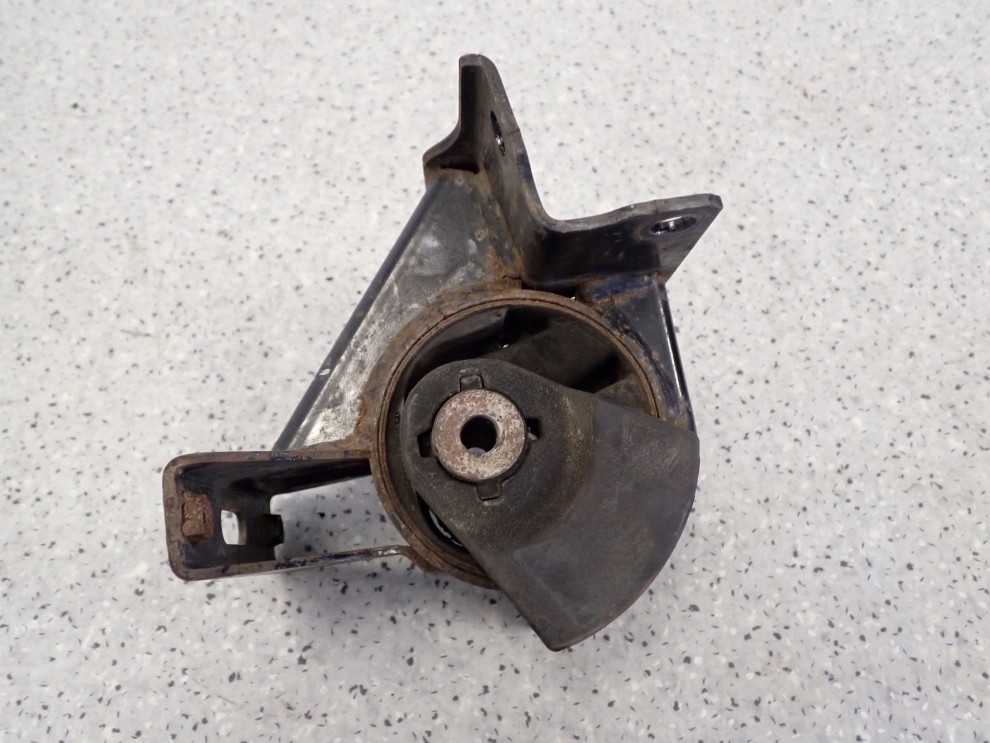 SUZUKI CELERIO 14-19 PODUSZKA SILNIKA LEWA 4/5