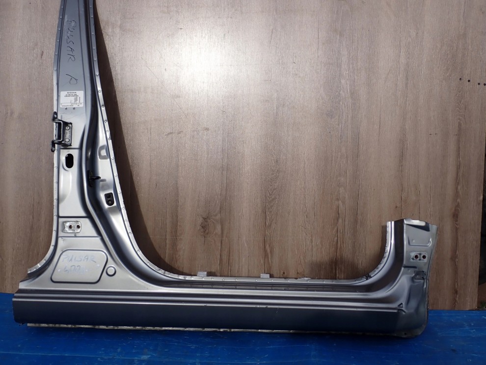 NISSAN PULSAR 14-18 PRÓG PRAWY SŁUPEK ŚRODKOWY K51 4/10