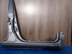 NISSAN PULSAR 14-18 PRÓG PRAWY SŁUPEK ŚRODKOWY K51 4/10 MINIATURA