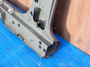 NISSAN PULSAR 14-18 PRÓG PRAWY SŁUPEK ŚRODKOWY K51 8/10 MINIATURA