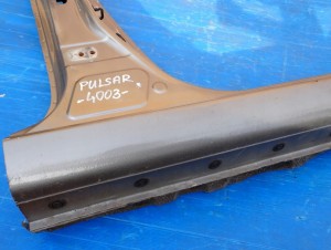 NISSAN PULSAR 14-18 PRÓG PRAWY SŁUPEK ŚRODKOWY K51 10/10 MINIATURA