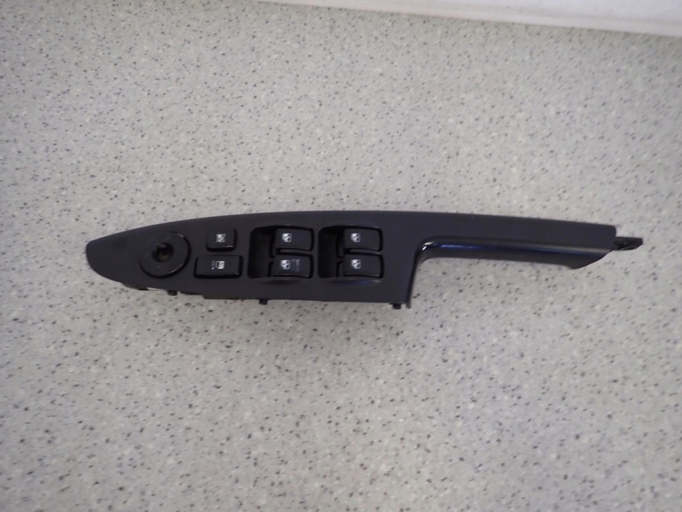 KIA RIO II 05-10 PANEL SZYB PRZEDNI LEWY 4 SZYBY 1/8