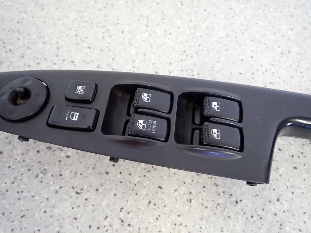 KIA RIO II 05-10 PANEL SZYB PRZEDNI LEWY 4 SZYBY 3/8