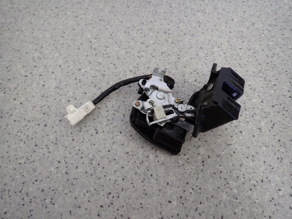 TOYOTA COROLLA E12 HB ZAMEK KLAPY BAGAŻNIKA JP 5/6