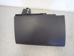 MITSUBISHI COLT CZ3 04- SCHOWEK PASAŻERA 1/8 MINIATURA