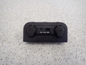 KIA RIO III HB 11-14 GNIAZDO USB AUX ZAPALNICZKI 1/6 MINIATURA