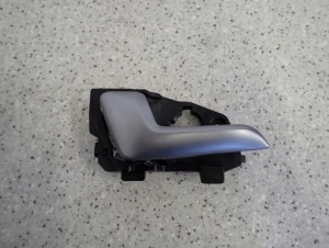 KIA RIO III HB 11-14 KLAMKA WEWNĘTRZNA TYLNA LEWA 1/3 MINIATURA