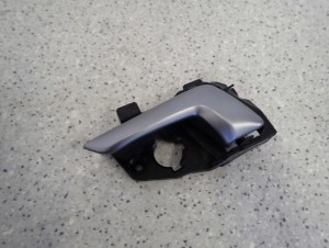 KIA RIO III HB 11-14 KLAMKA WEWNĘTRZNA TYLNA LEWA 2/3 MINIATURA