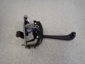 NISSAN MICRA K11 BENZYNA 98-02 DŹWIGNIA ZMIANY BIEGÓW AUTOMAT 3/6 MINIATURA