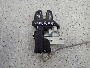 MITSUBISHI LANCER VII 4D SEDAN 04- ZAMEK KLAPY BAGAŻNIKA 2/5 MINIATURA