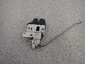 MITSUBISHI LANCER VII 4D SEDAN 04- ZAMEK KLAPY BAGAŻNIKA 5/5 MINIATURA