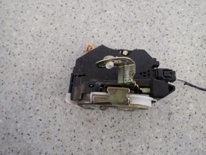 MITSUBISHI LANCER VII 4D SEDAN 04- ZAMEK TYLNY PRAWY 2/5 MINIATURA