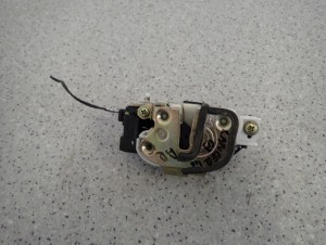 MITSUBISHI LANCER VII 4D SEDAN 04- ZAMEK TYLNY PRAWY 4/5 MINIATURA