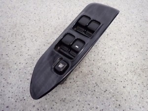 MITSUBISHI LANCER VII 04-07 PANEL SZYB PRZEDNI LEWY PRZEŁĄCZNIK 1/5 MINIATURA