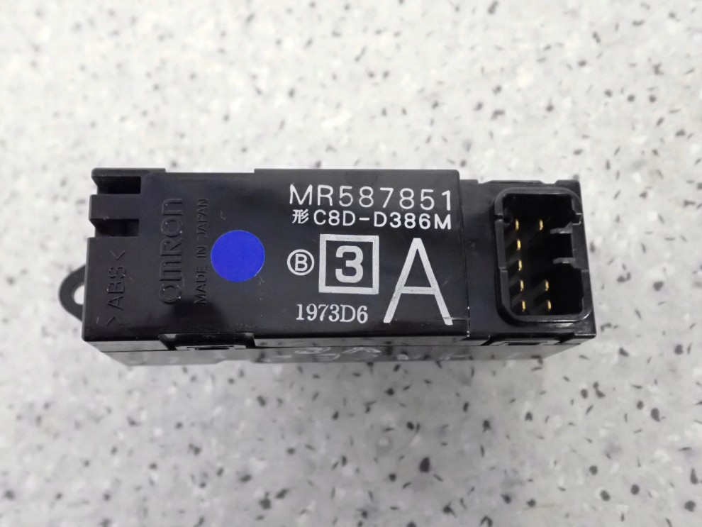 MITSUBISHI LANCER VII 04-07 PANEL SZYB PRZEDNI PRAWY PRZEŁĄCZNIK 4/4