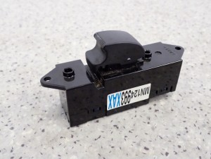 MITSUBISHI LANCER VII 04-07 PANEL SZYB PRZEDNI PRAWY PRZEŁĄCZNIK 1/4 MINIATURA