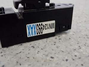 MITSUBISHI LANCER VII 04-07 PANEL SZYB PRZEDNI PRAWY PRZEŁĄCZNIK 2/4 MINIATURA