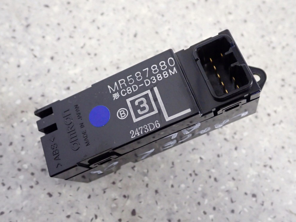 MITSUBISHI LANCER VII 04-07 PANEL SZYB TYLNY LEWY PRZEŁĄCZNIK 3/3