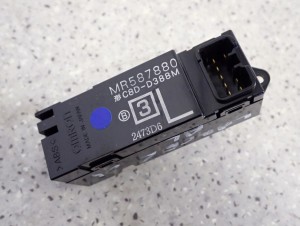 MITSUBISHI LANCER VII 04-07 PANEL SZYB TYLNY LEWY PRZEŁĄCZNIK 3/3 MINIATURA