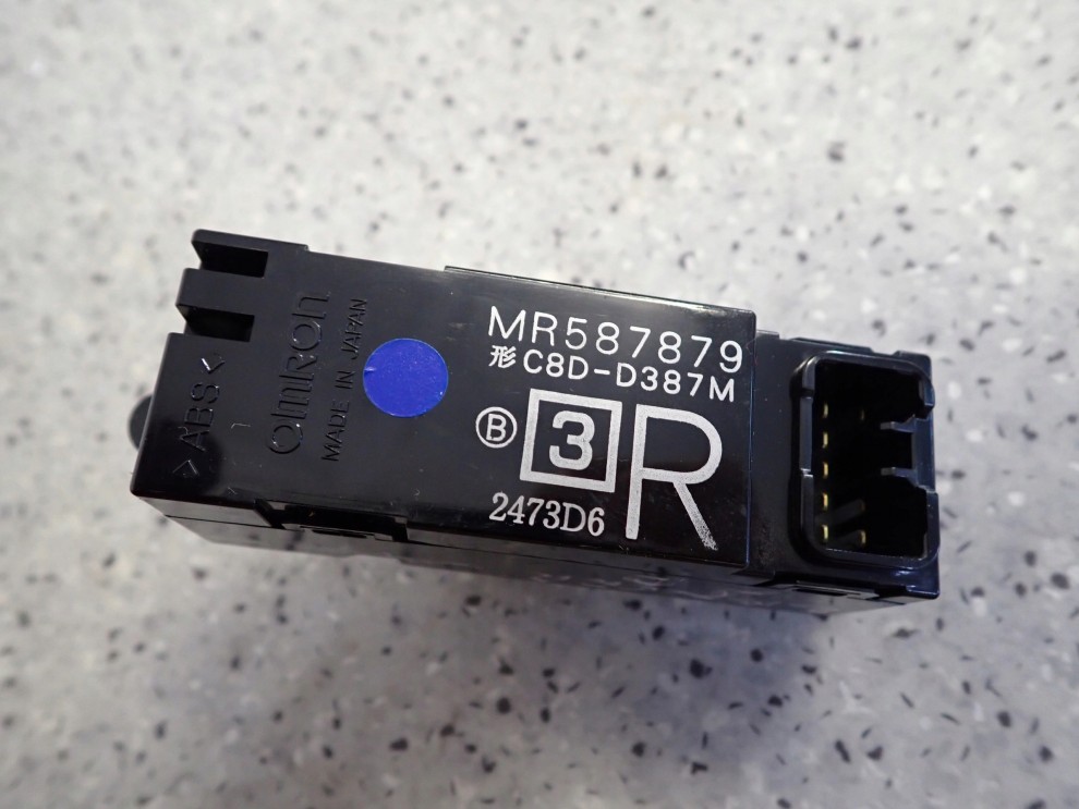 MITSUBISHI LANCER VII 04-07 PANEL SZYB TYLNY PRAWY PRZEŁĄCZNIK 3/3