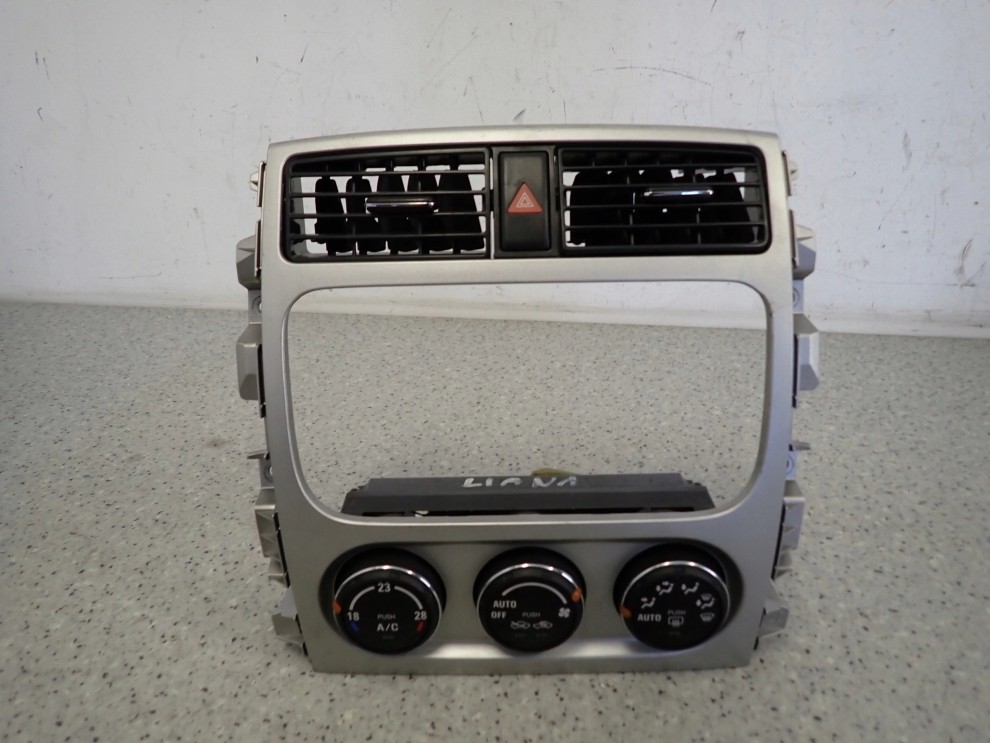 SUZUKI LIANA 02-07 PANEL STEROWANIA NAWIEWU RAMKA 1/5