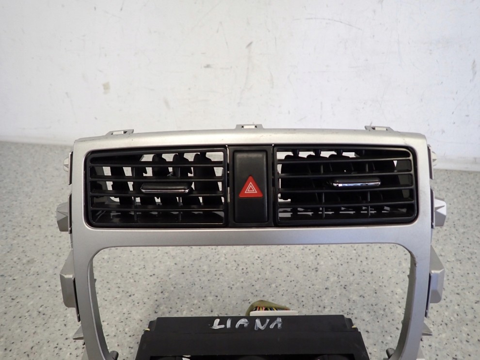 SUZUKI LIANA 02-07 PANEL STEROWANIA NAWIEWU RAMKA 2/5