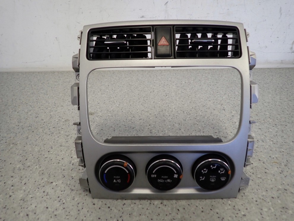 SUZUKI LIANA 02-07 PANEL STEROWANIA NAWIEWU RAMKA 1/4