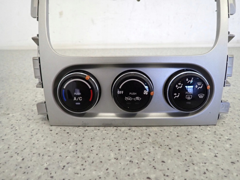 SUZUKI LIANA 02-07 PANEL STEROWANIA NAWIEWU RAMKA 2/4