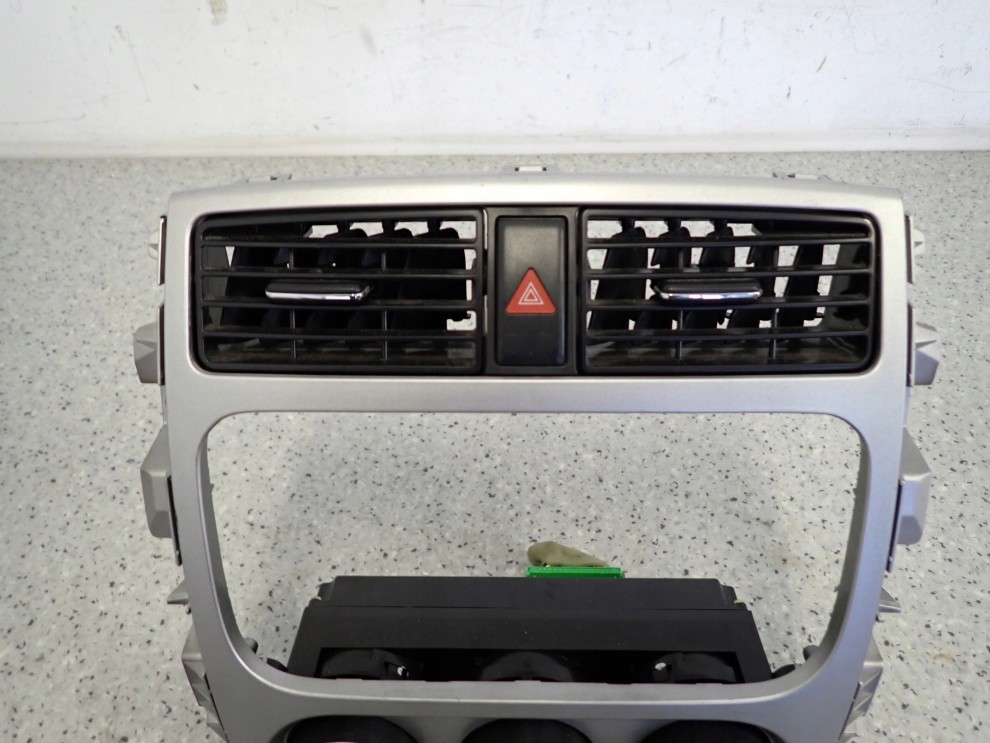 SUZUKI LIANA 02-07 PANEL STEROWANIA NAWIEWU RAMKA 3/4