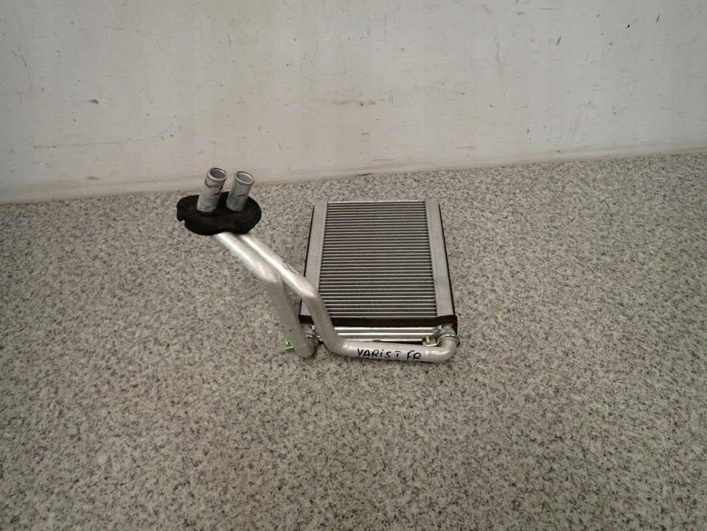 TOYOTA YARIS I 99-05 NAGRZEWNICA 1/4