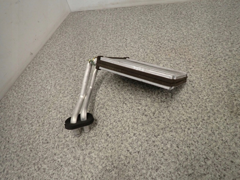 TOYOTA YARIS I 99-05 NAGRZEWNICA 4/4