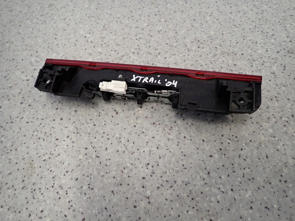 NISSAN XTRAIL T30 01-07 LAMPKA TRZECI STOP TYŁ 5/7