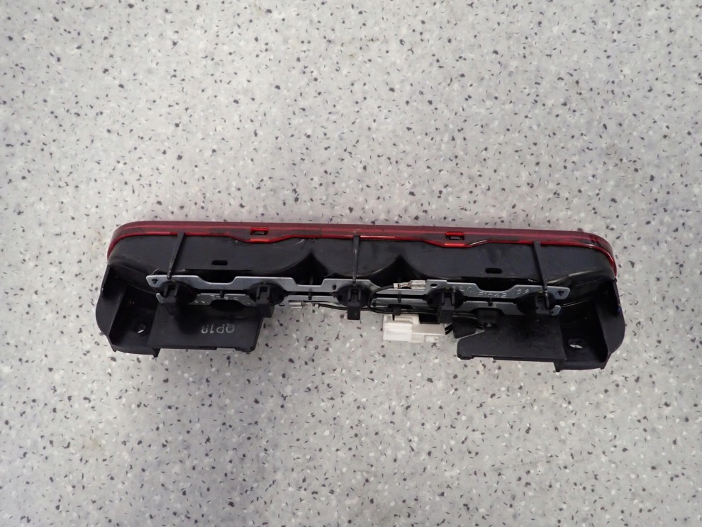 NISSAN XTRAIL T30 01-07 LAMPKA TRZECI STOP TYŁ 7/7