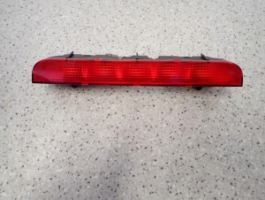 NISSAN XTRAIL T30 01-07 LAMPKA TRZECI STOP TYŁ 3/7 MINIATURA