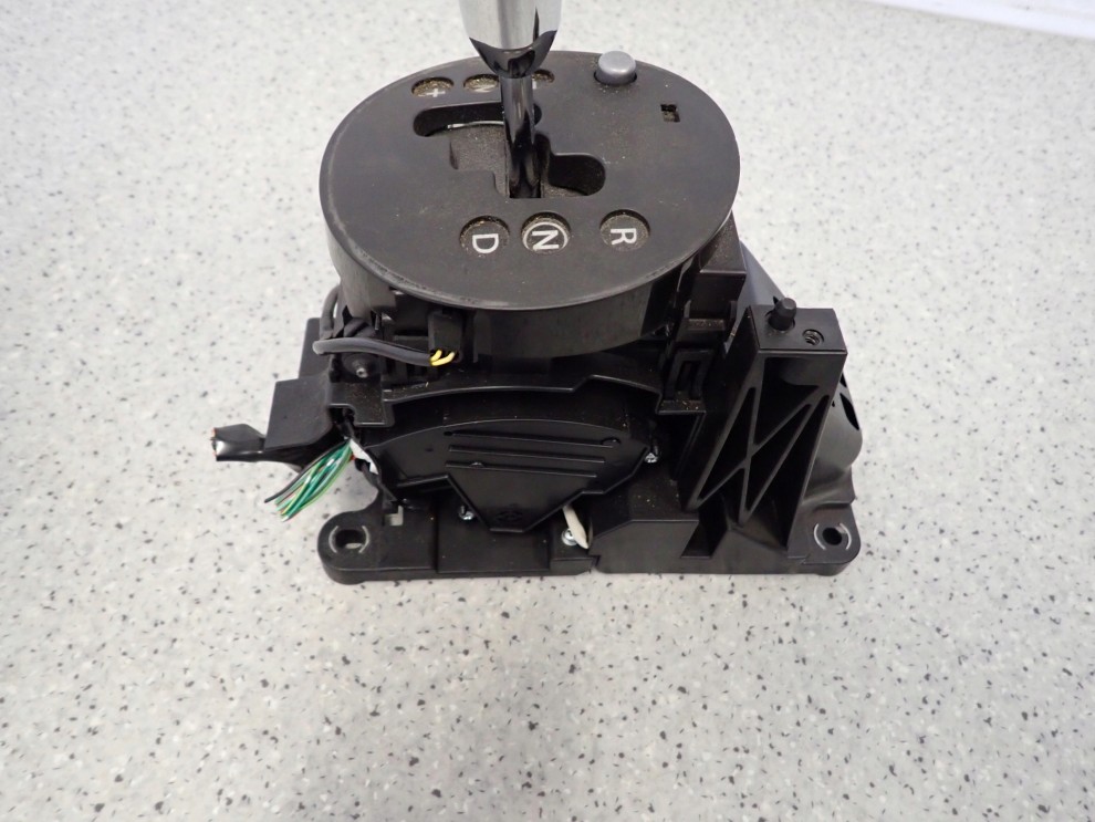 SUZUKI SWIFT MK6 1.3i AUTOMAT 05- LEWAREK GAŁKA ZMIANY BIEGÓW 3/9