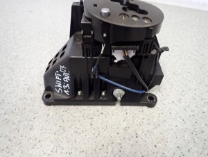 SUZUKI SWIFT MK6 1.3i AUTOMAT 05- LEWAREK GAŁKA ZMIANY BIEGÓW 5/9 MINIATURA