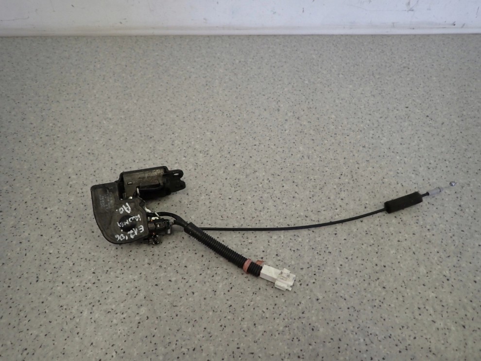 COROLLA E12 KOMBI 02-07 ZAMEK KLAPY BAGAŻNIKA 1/6