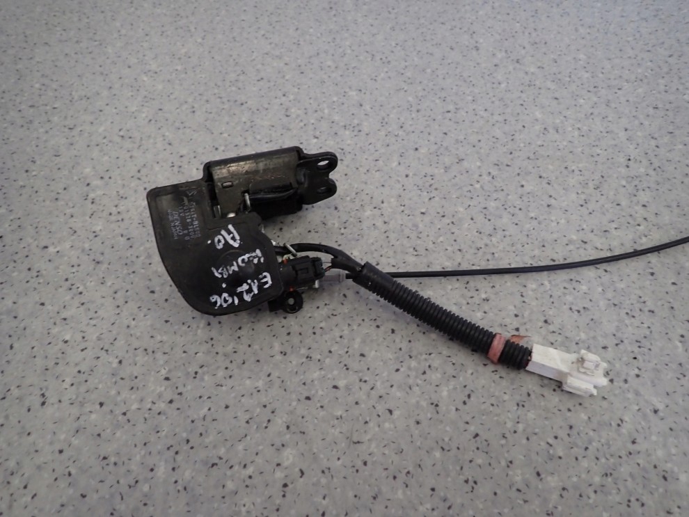 COROLLA E12 KOMBI 02-07 ZAMEK KLAPY BAGAŻNIKA 2/6