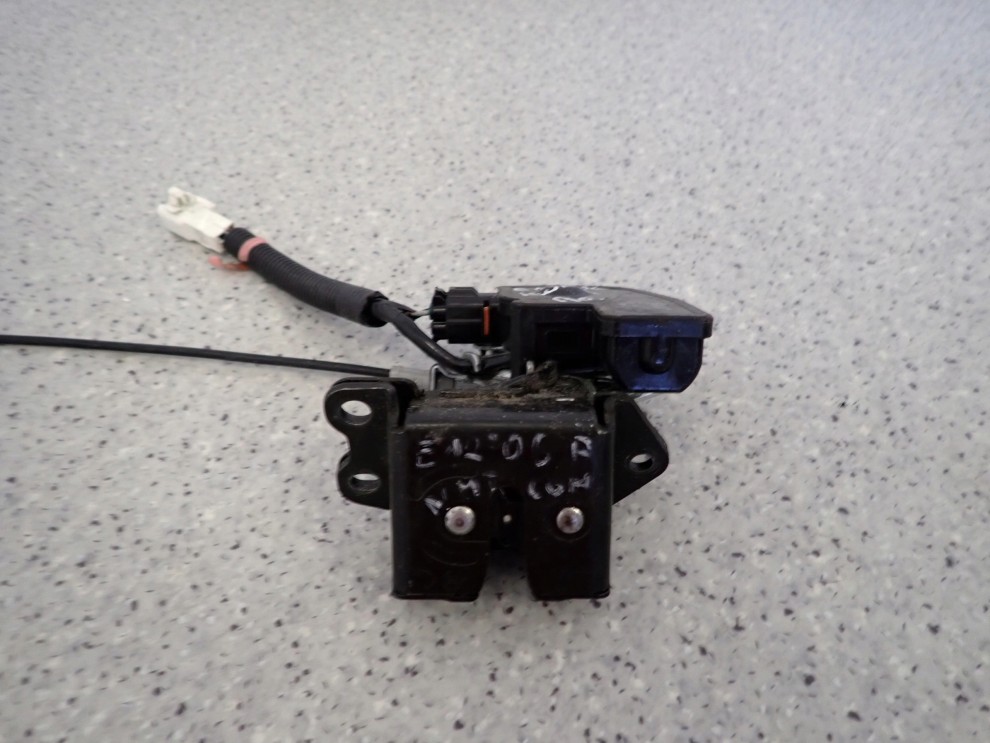 COROLLA E12 KOMBI 02-07 ZAMEK KLAPY BAGAŻNIKA 4/6