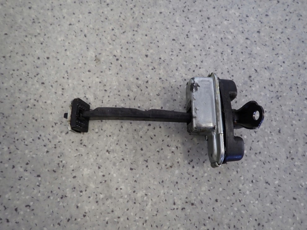 HYUNDAI i40 KOMBI 11-15 OGRANICZNIK DRZWI TYLNY LEWY 2/3