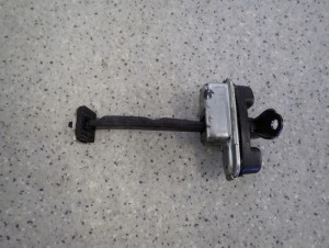 HYUNDAI i40 KOMBI 11-15 OGRANICZNIK DRZWI TYLNY LEWY 2/3 MINIATURA